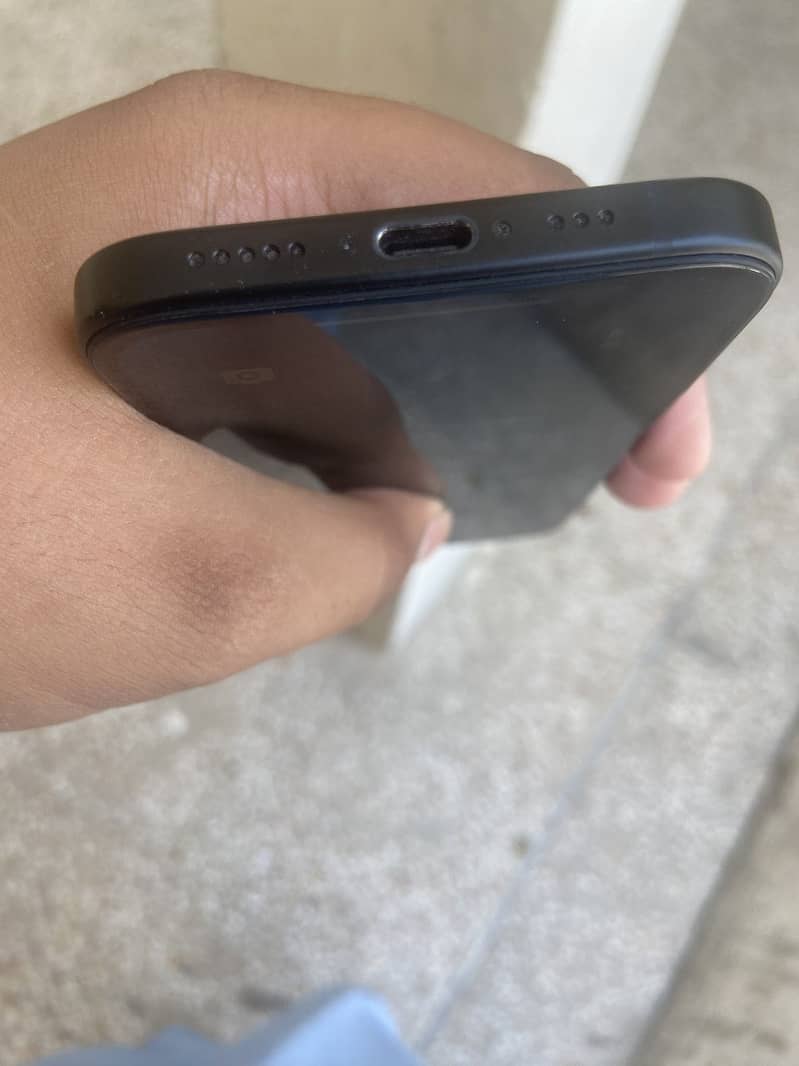 iPhone 15 simple 3