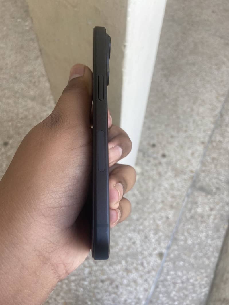 iPhone 15 simple 5