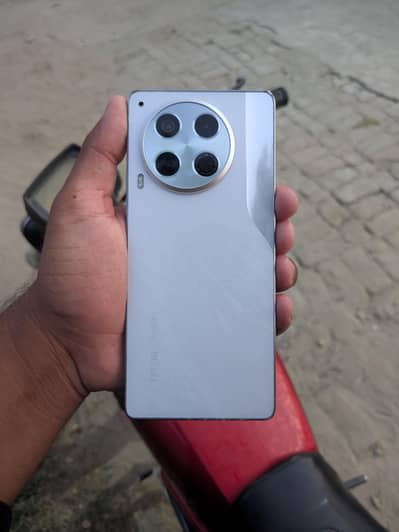 Tecno CAMON 30