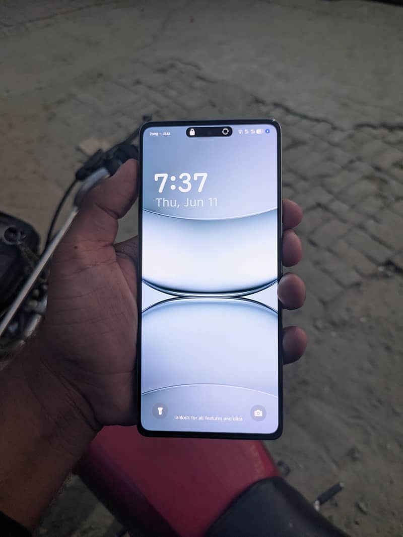 Tecno CAMON 30 1