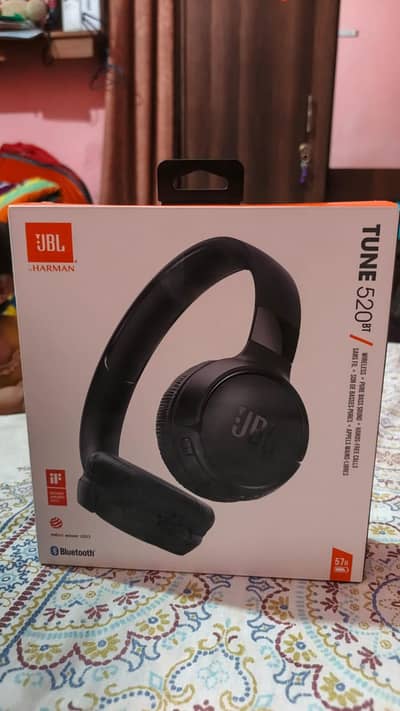 JBL 520BT headphones