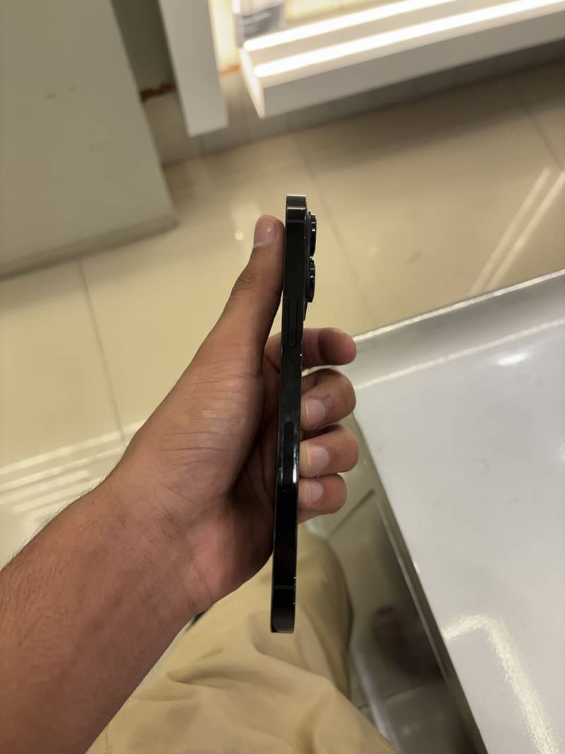 iPhone 14 Pro Max 4