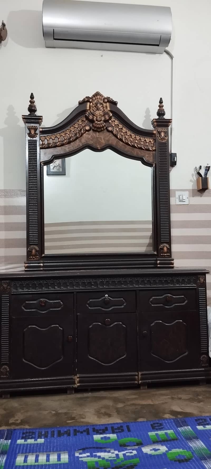dressing and showcase 0