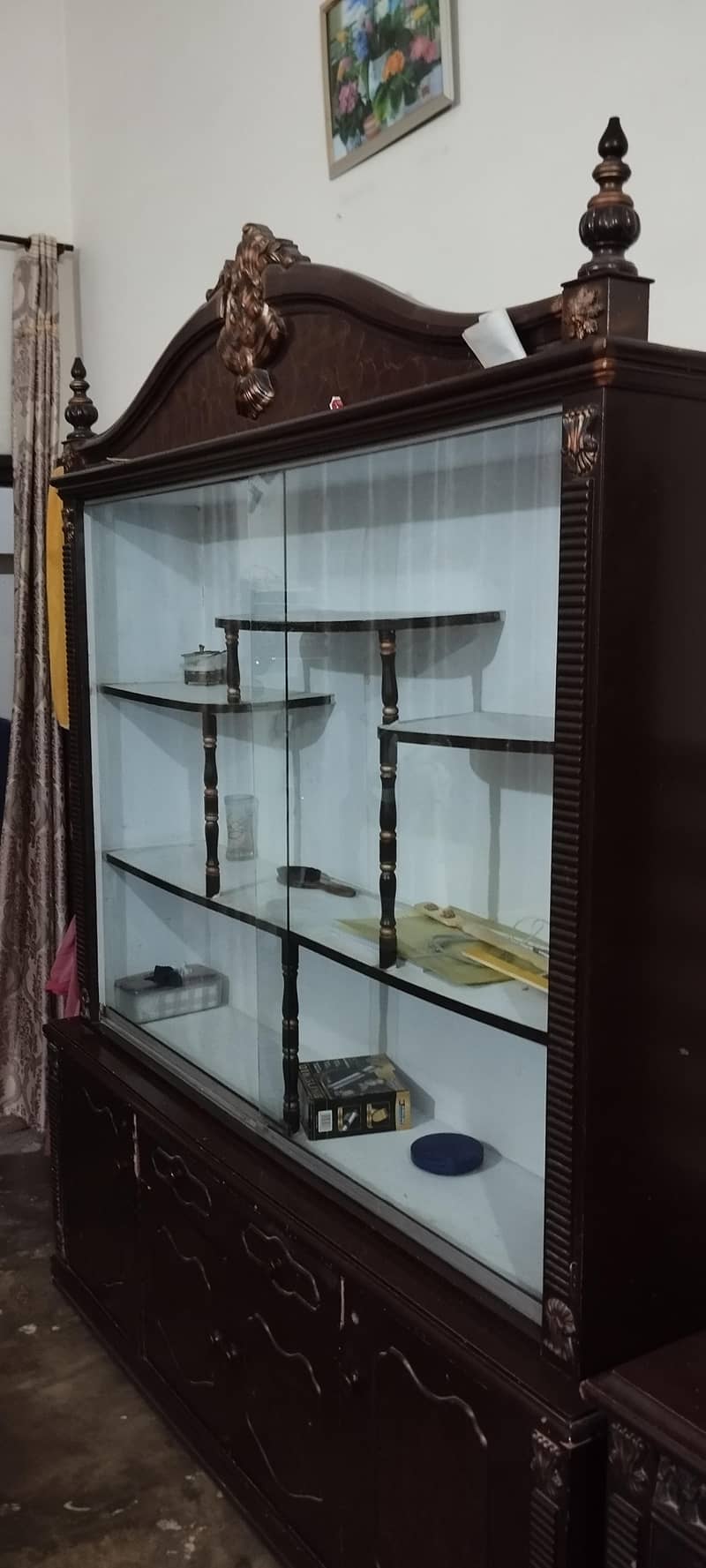 dressing and showcase 5