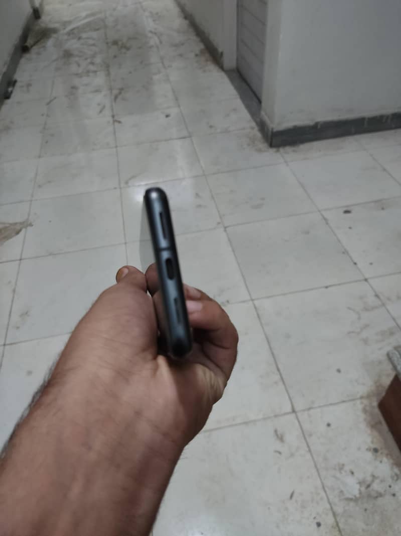 Google Pixel 8 4