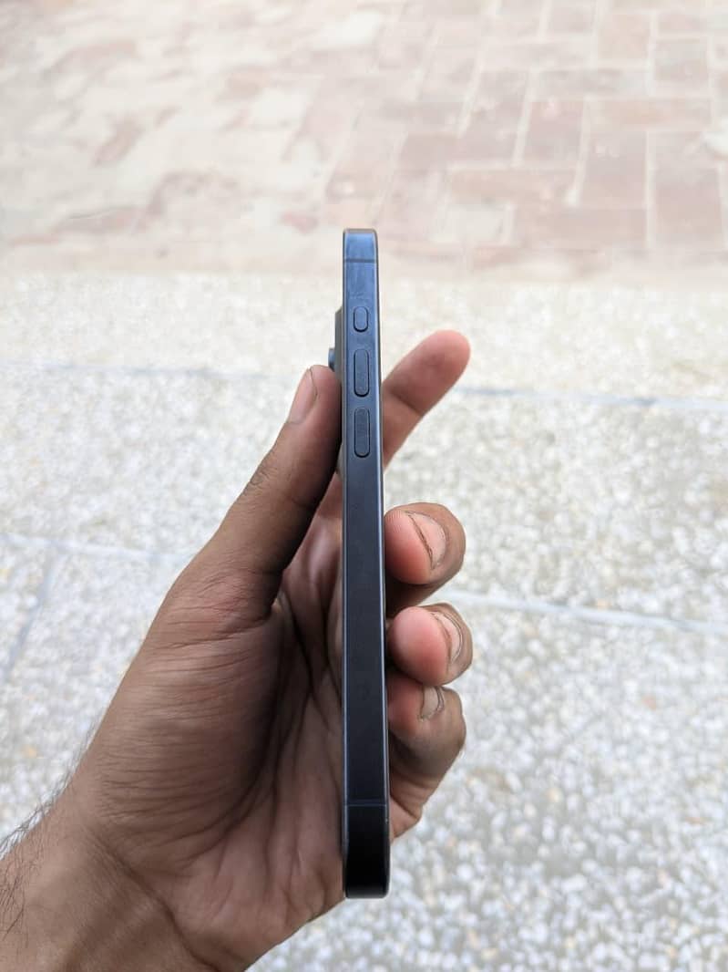 Apple iPhone 15 Pro 3