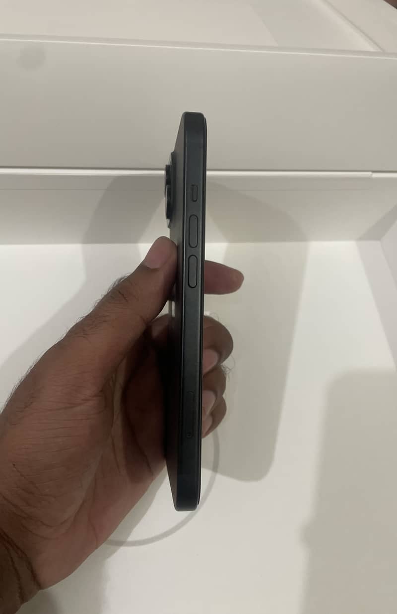 Apple iPhone 15 2