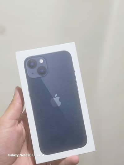 Apple iPhone 13