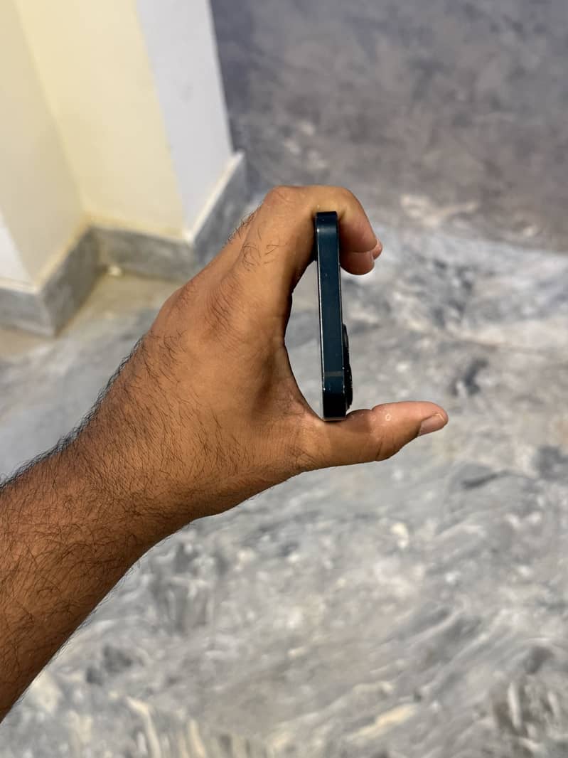 Apple iPhone 13 2