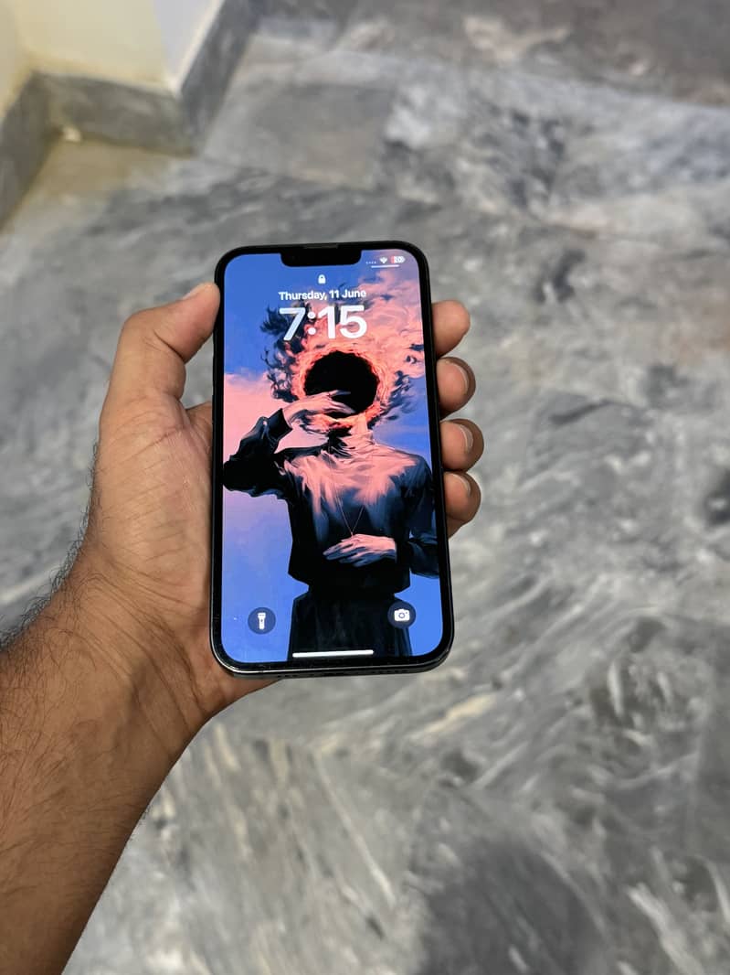 Apple iPhone 13 4