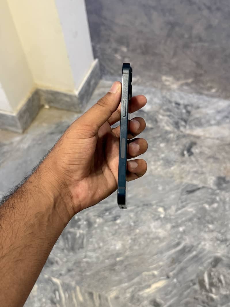 Apple iPhone 13 6