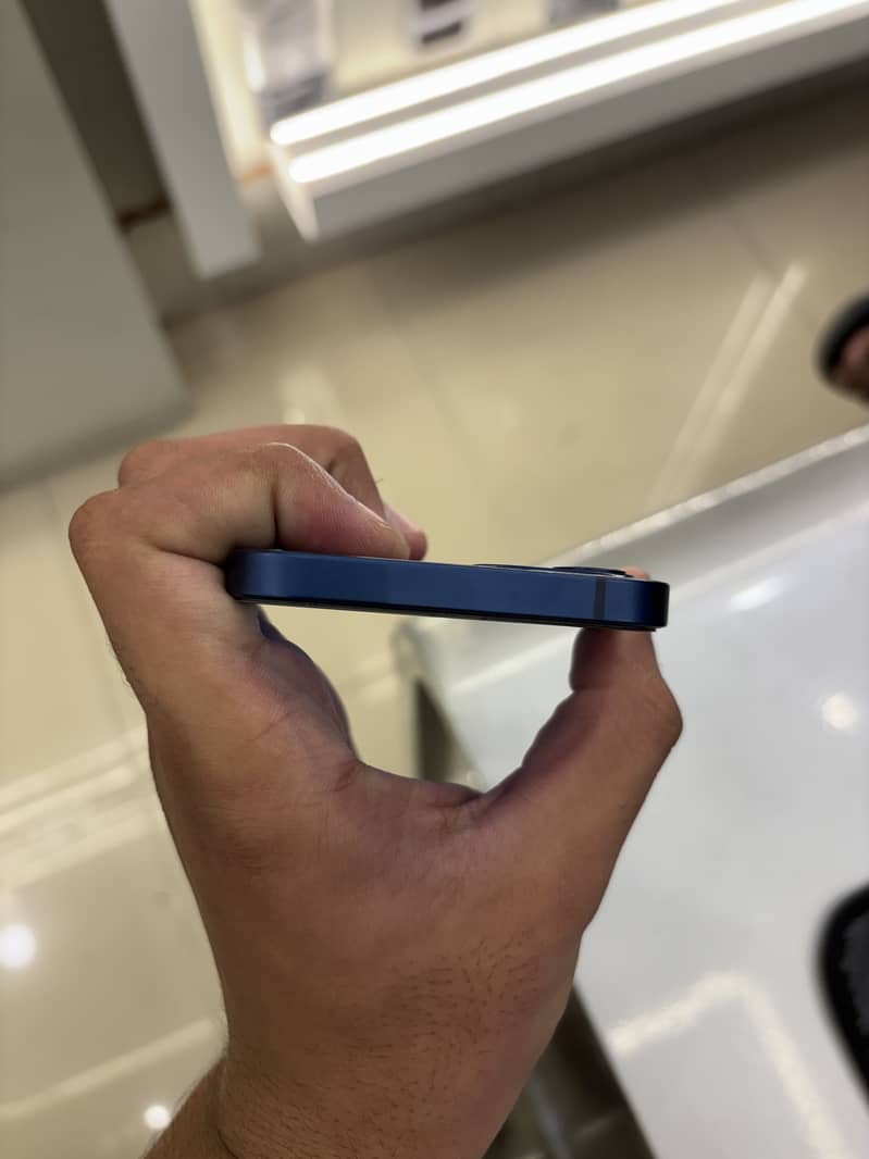 Apple iPhone 12 2