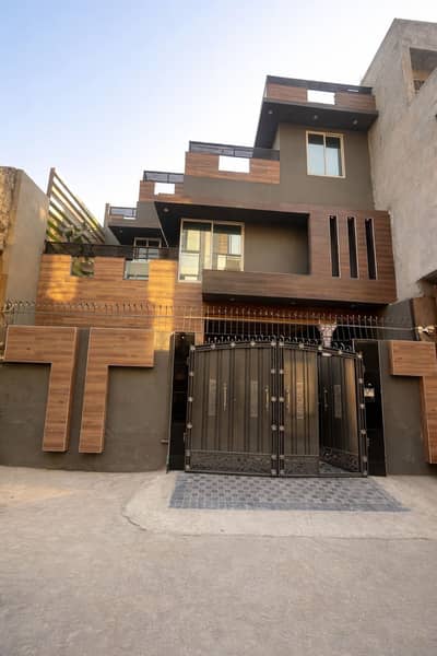 8 Marla | Modern Architecture | Prime Location
