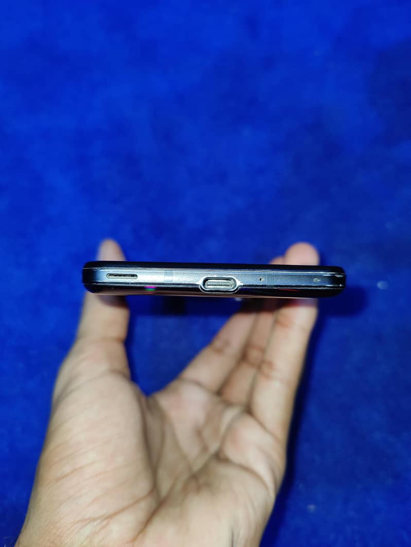 Sharp Aquos R5G 3