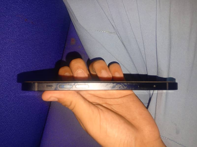 Apple iPhone 12 3