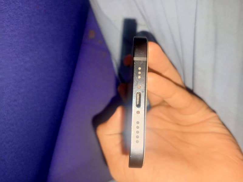 Apple iPhone 12 4
