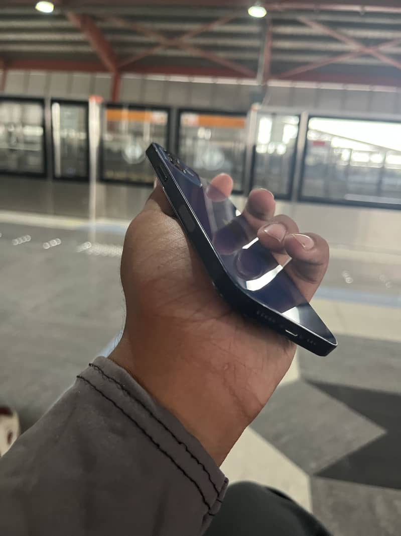 Apple iPhone 12 3