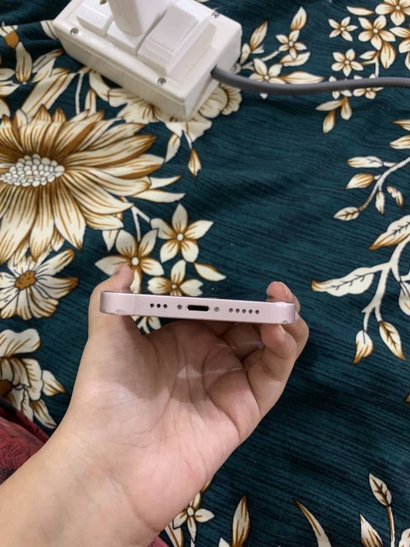 Apple iPhone 13 2