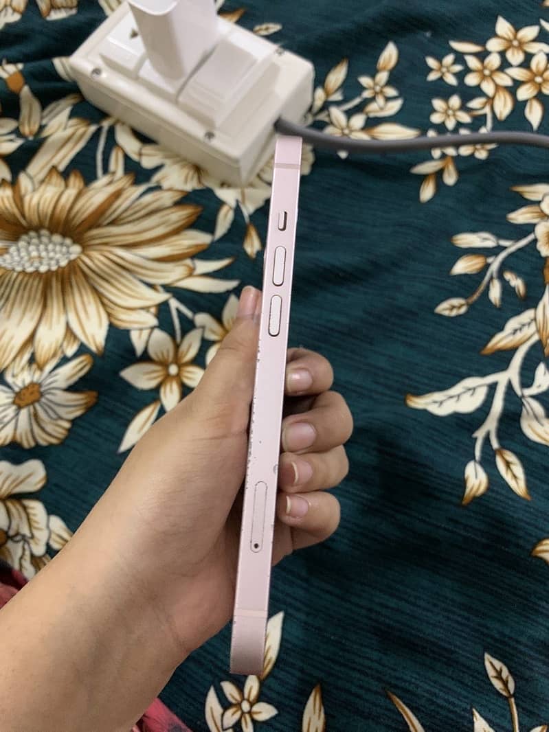 Apple iPhone 13 4