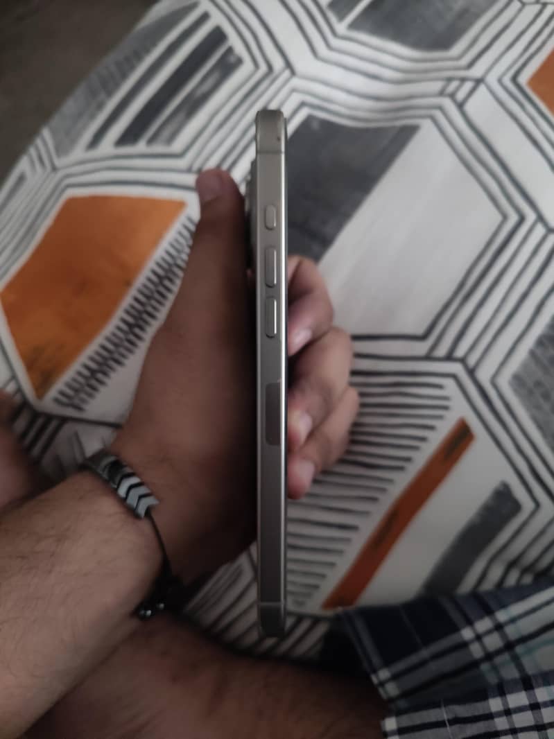 Apple iPhone 16 Pro Max 4