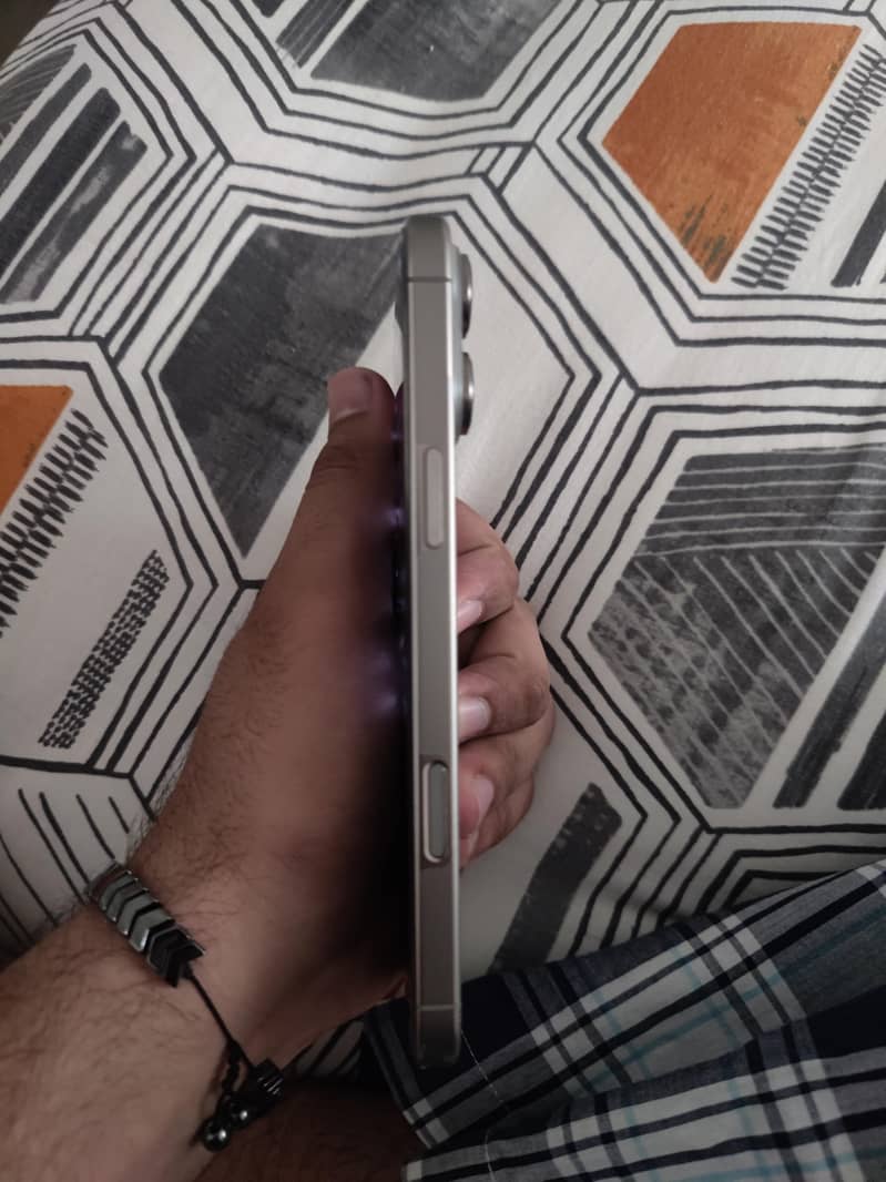 Apple iPhone 16 Pro Max 5