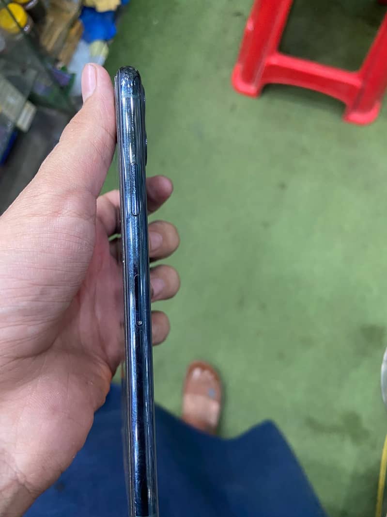 Apple iPhone 11 Pro Max 2