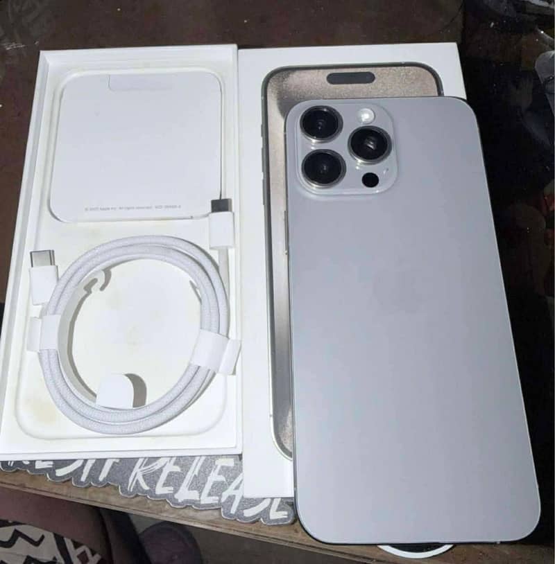 Apple iPhone 15 Pro Max 0