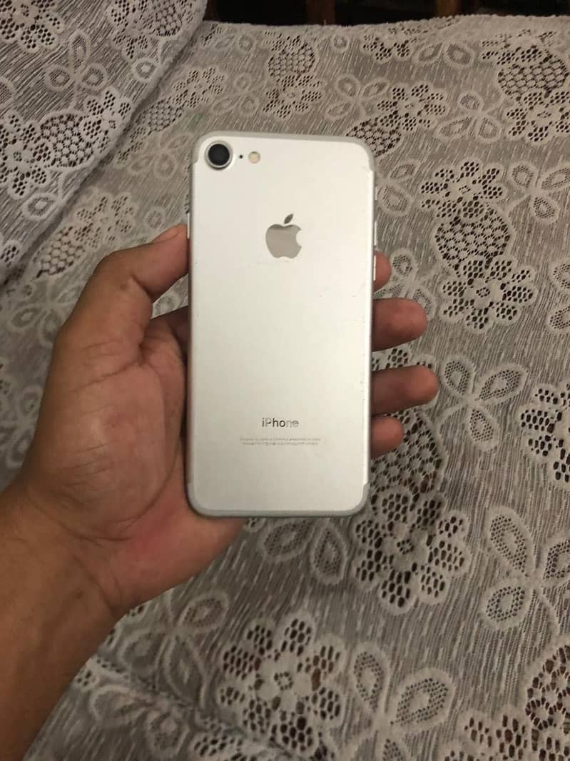 Apple iPhone 7 1