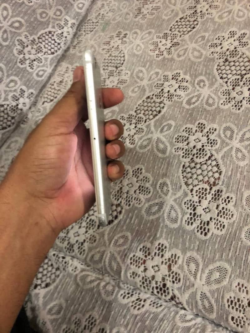 Apple iPhone 7 2