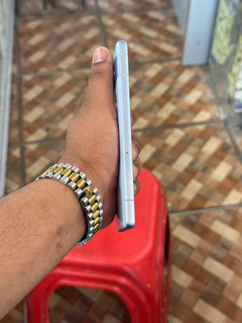 google pixel 7a 11