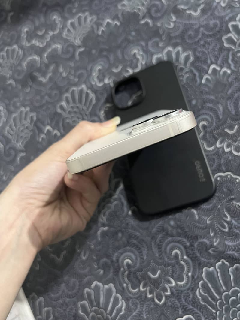 iPhone 13 3