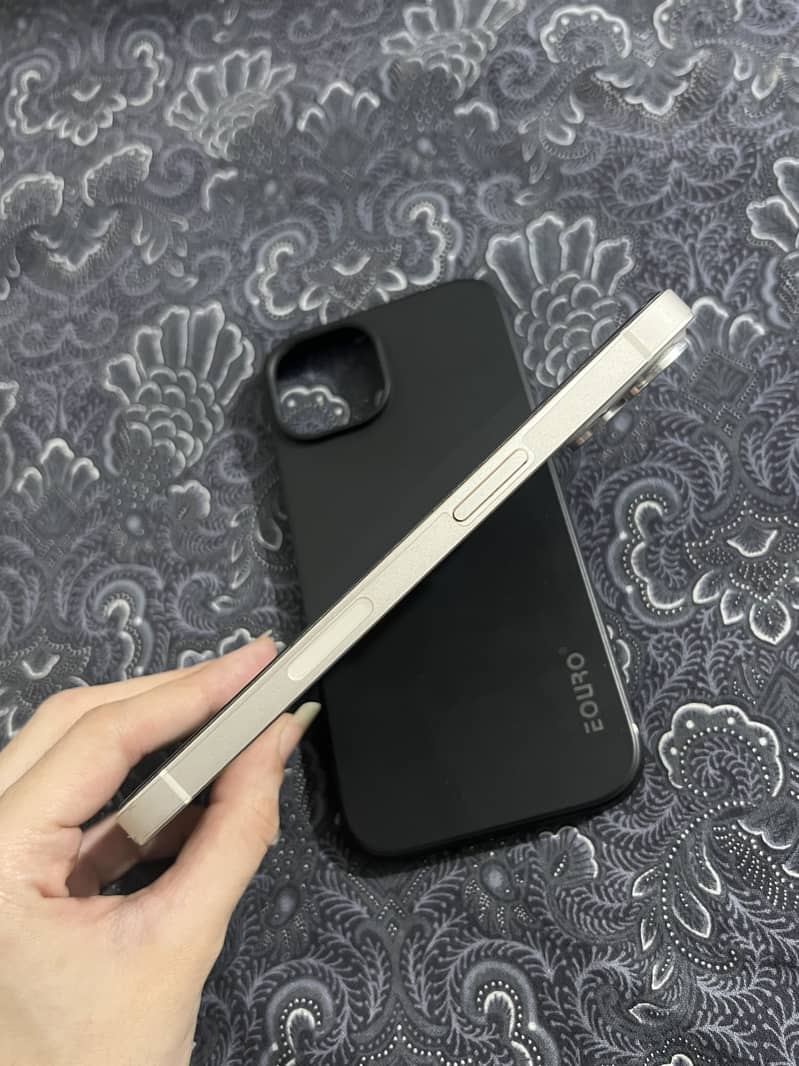 iPhone 13 4