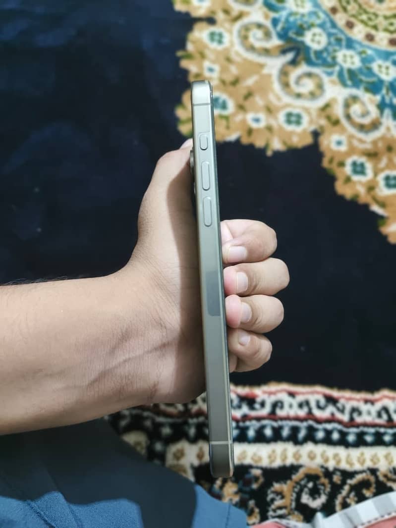 iPhone 15 Pro Max 2
