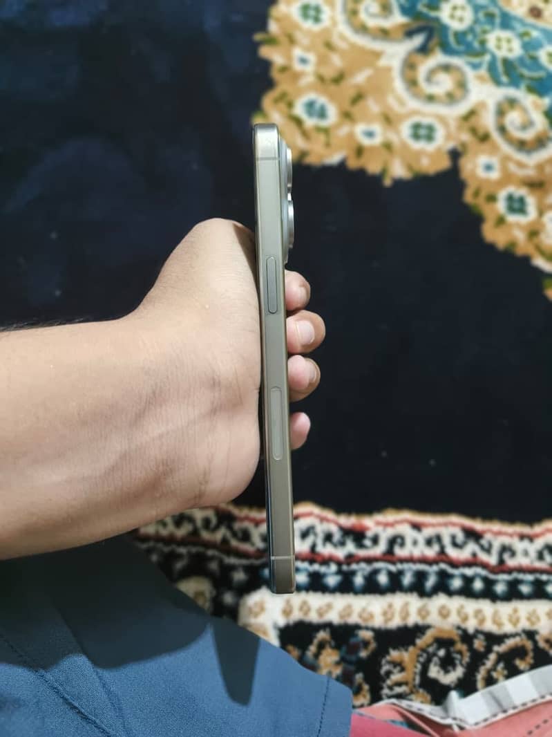 iPhone 15 Pro Max 3