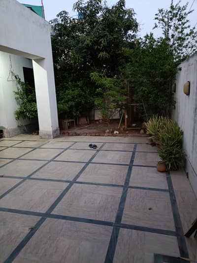 1 kanal corner house in Nespak phase 3