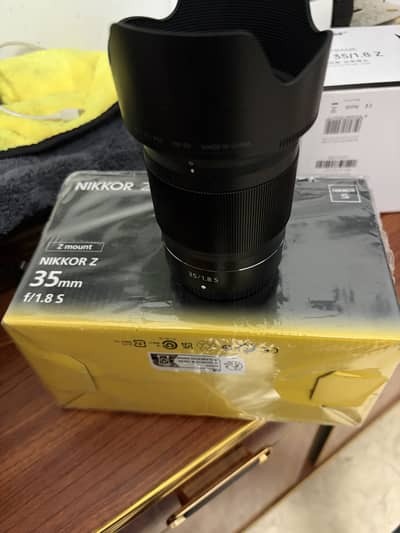 Nikon 35mm f1.8 S (New) Complete box