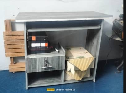 Computer table