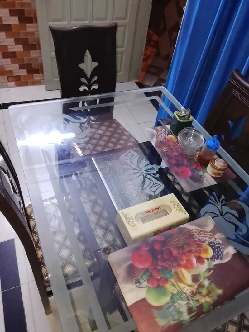 4 seater dining table 0