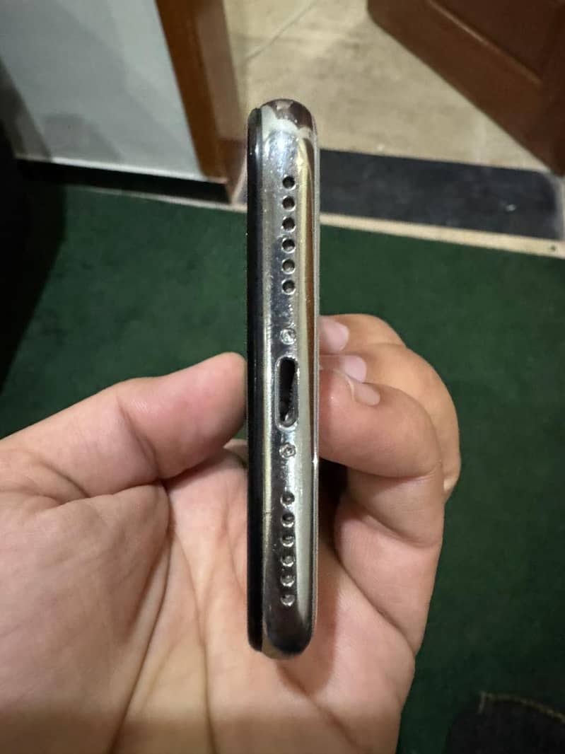 Apple iPhone X 5
