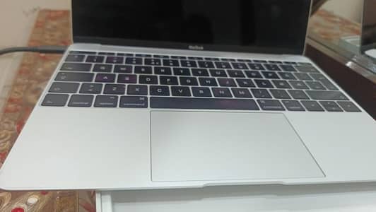 Mac 8 GB with box
