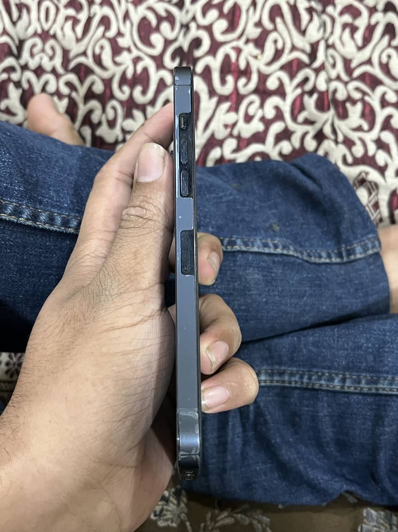 Apple iPhone 12 Pro Max 3