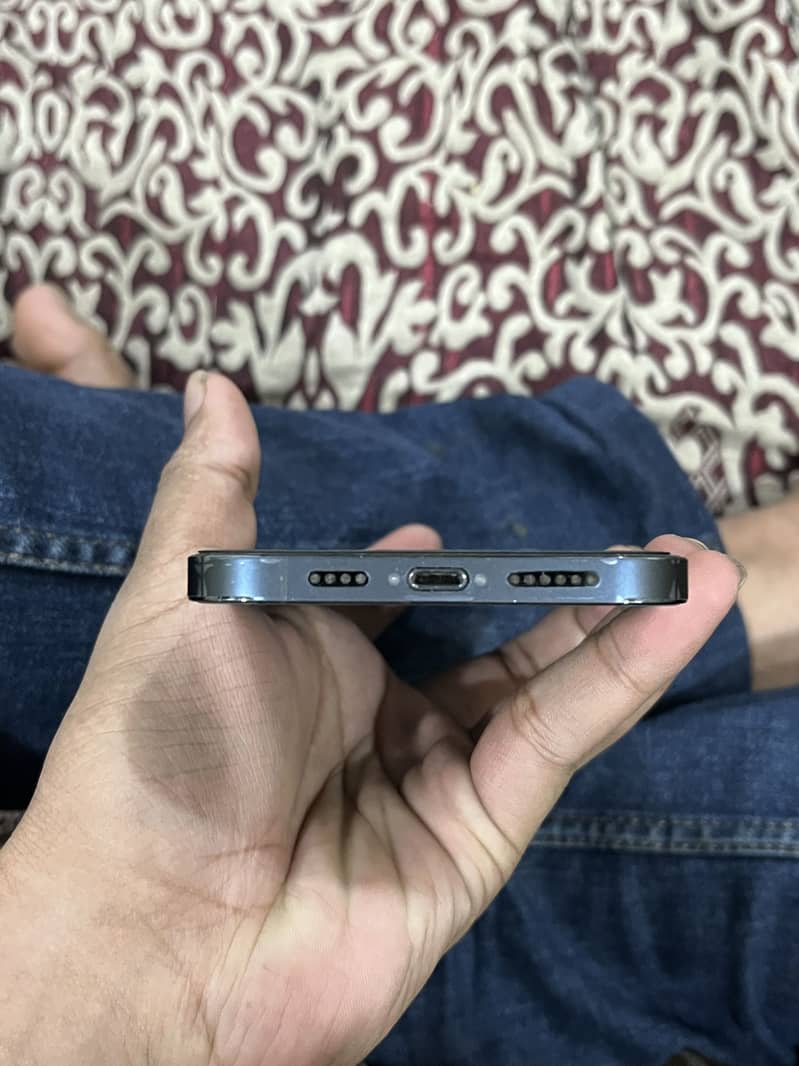 Apple iPhone 12 Pro Max 4