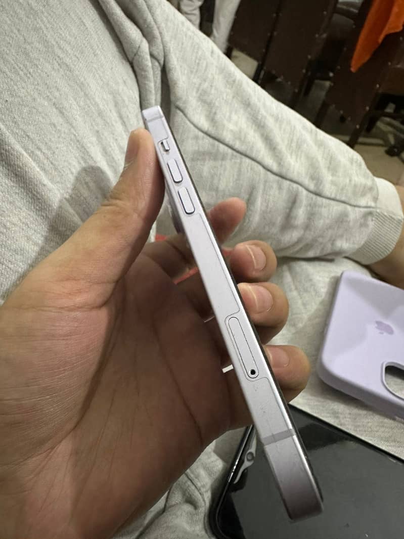 Apple iPhone 14 4