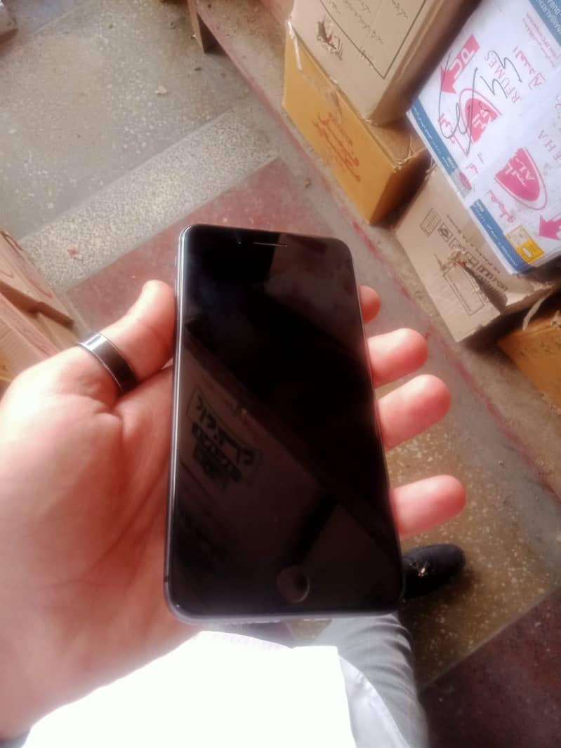 Apple iPhone 8 Plus 2