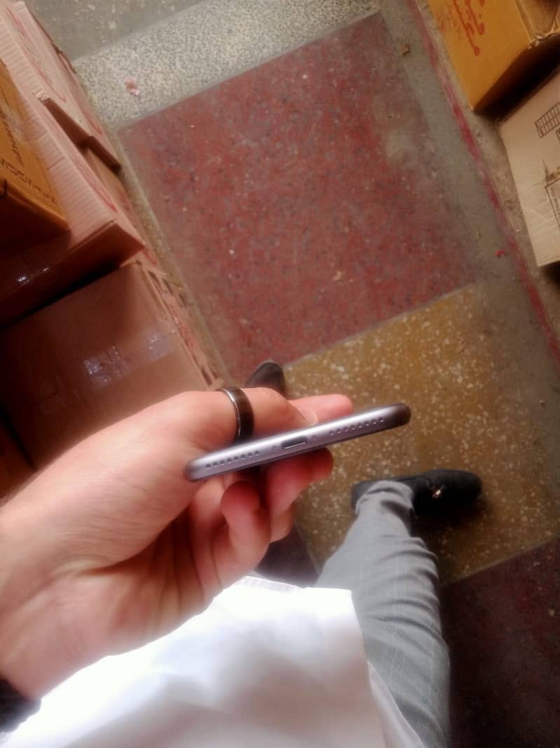 Apple iPhone 8 Plus 5