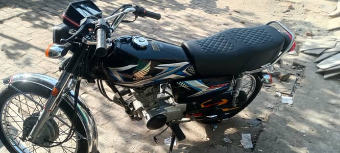Honda CG 125 2025 black shap