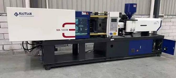 injection moulding machine 12
