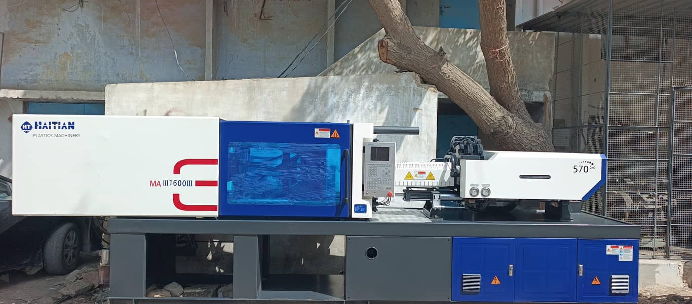 injection moulding machine 17