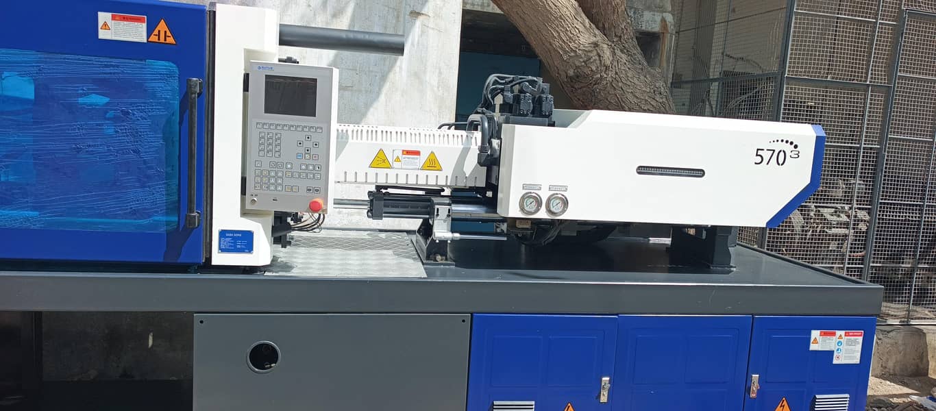 injection moulding machine 18