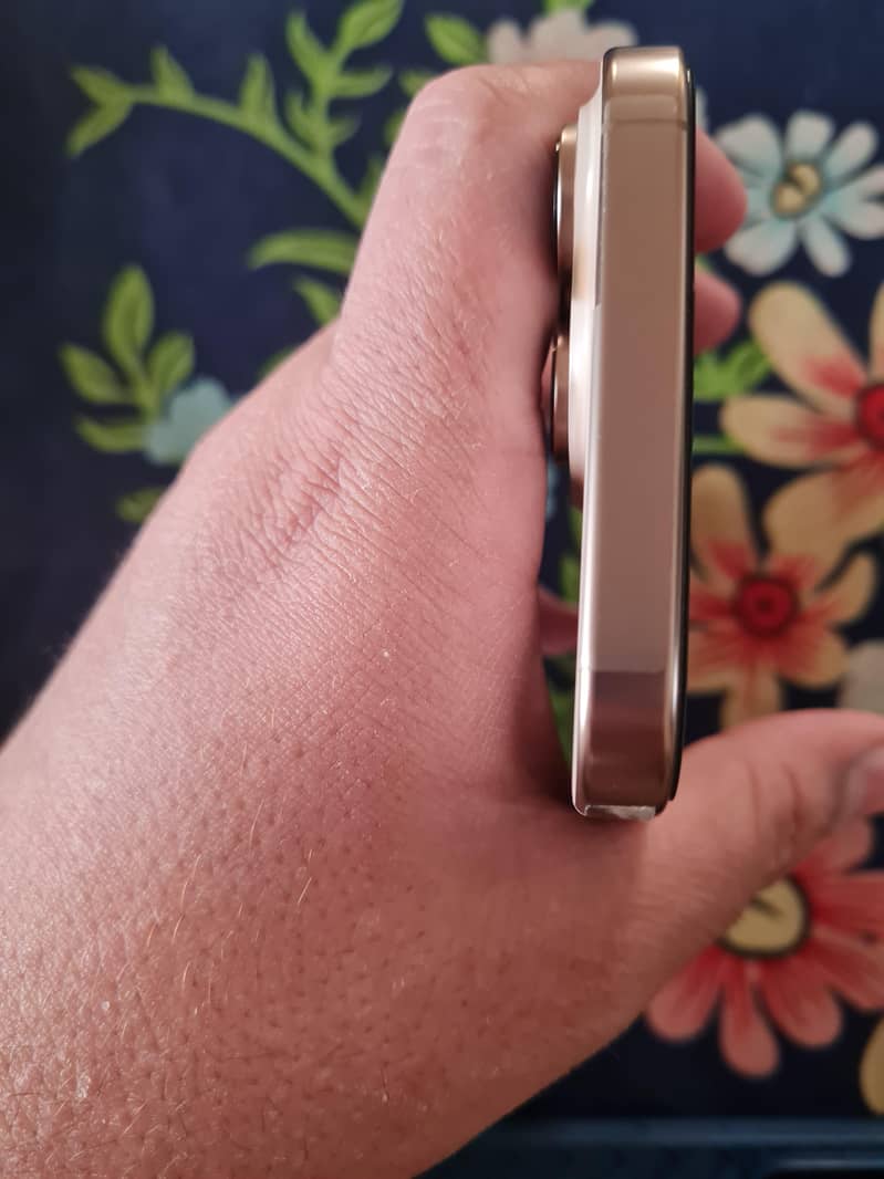 Apple iPhone 16 Pro Max 5